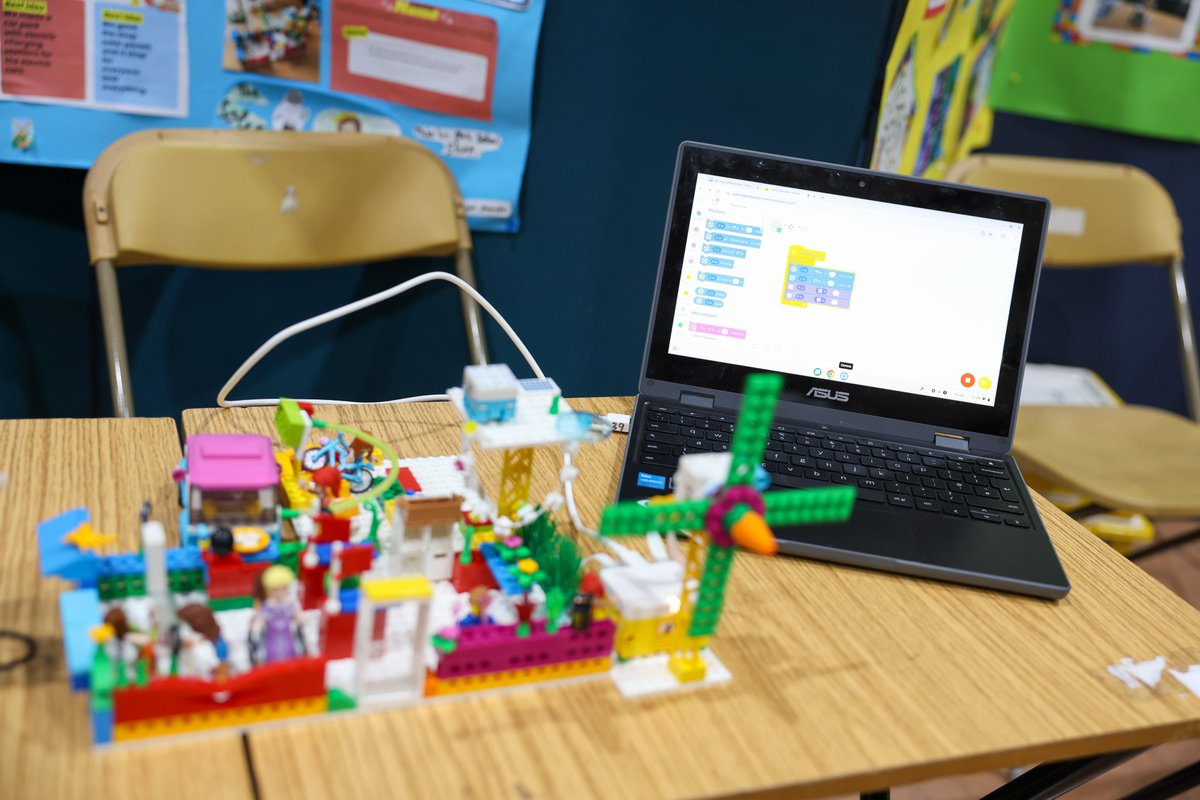 OideTechinEd's tweet photo. 🌟 What an inspiring day at our BRICS Shared Learning Day in TUS Athlone last week! 370+ pupils showcased innovative projects combining coding, creativity &amp; STEM, a brilliant celebration of computational thinking in action.👏 Well done to all  involved! @athloneec https://t.co/lsnV5TWucR