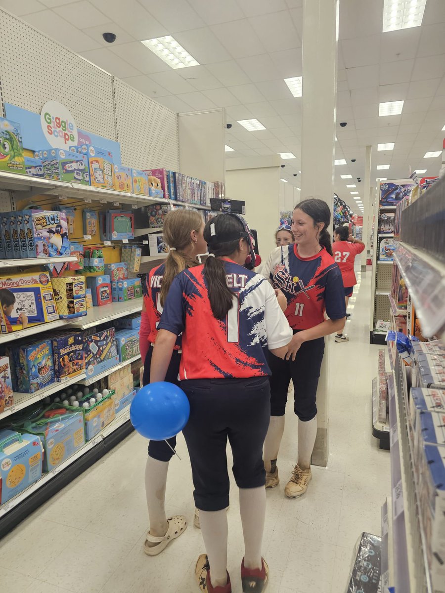 csutherlin2031's tweet photo. The rain cancelled the rest of our PGF tournament, only got play two pool games. But we had a good time bonding doing different activities together as a team. Win, lose, or rainout there are always plenty of smiles when the Lady Stix get together❤️ https://t.co/IhpWhMqp4M
