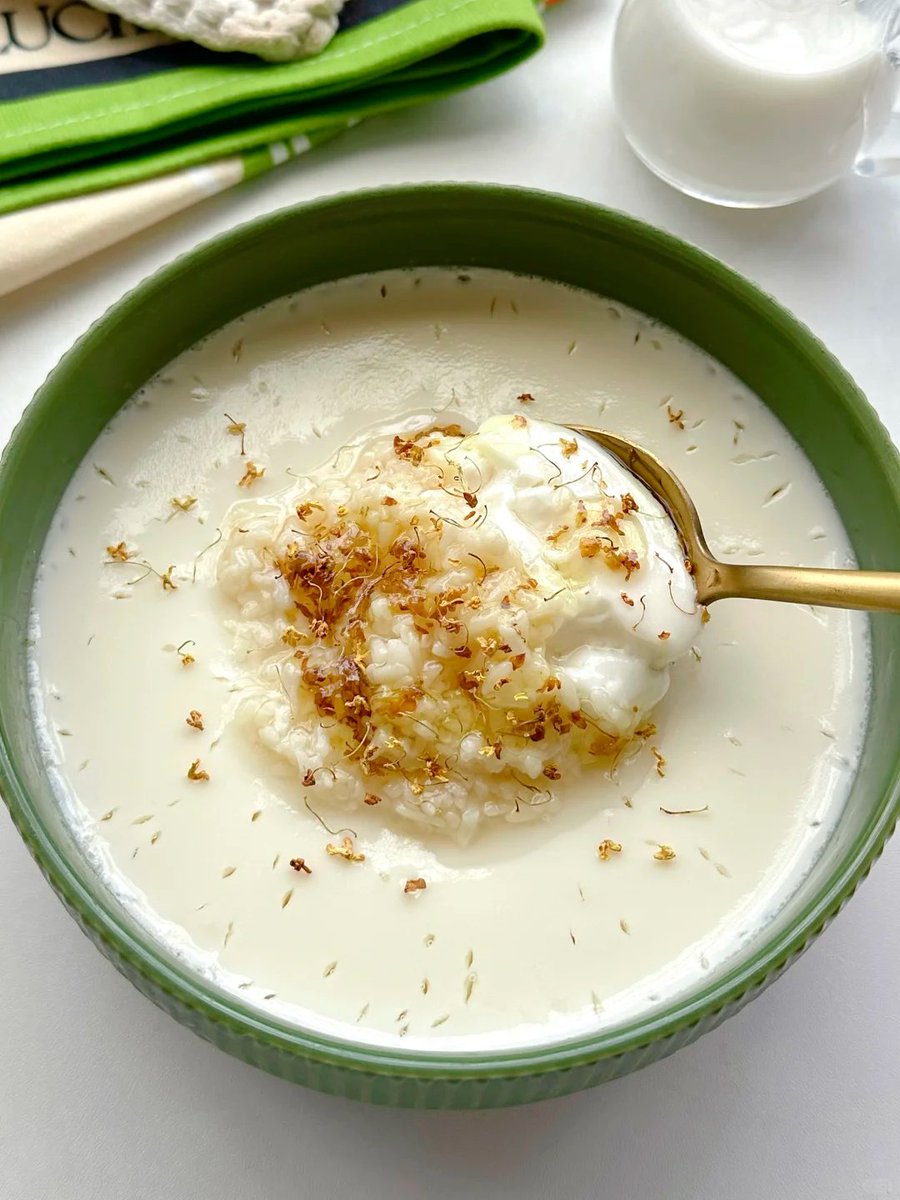 piqibaozaoxiao1's tweet photo. When silky milk meets traditional fermented rice~ it transforms into a tender delicacy smoother than tofu pudding! #SilkyMilk #FermentedRice #TraditionalDessert #Foodie #AsianCuisine #SweetTreat #DessertLover #大美中国 #travel #food #Ningbo https://t.co/0h3qEHsN9M