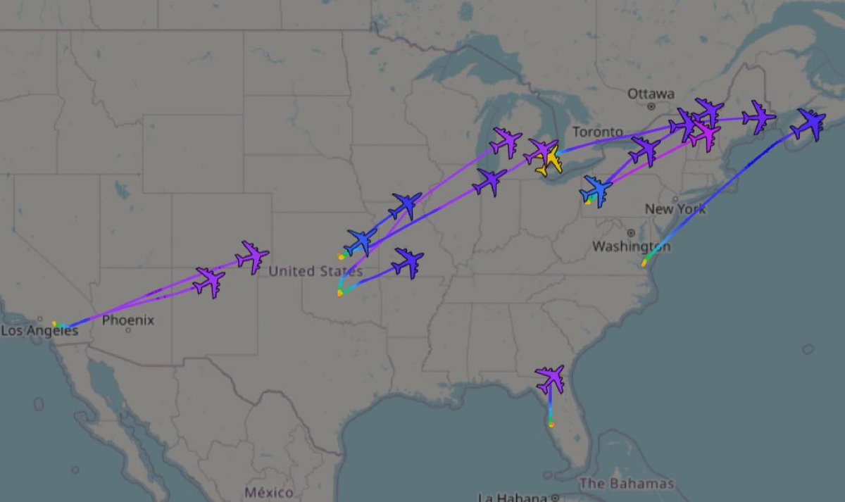 🇺🇸🇮🇱🇮🇷‼️ | URGENTE — EE.UU. despliega un puente aéreo masivo con más de 15 aviones cisterna KC-135 rumbo a Europa y Medio Oriente. 

La magnitud del movimiento sugiere que algo grande podría ocurrir pronto en Irán.