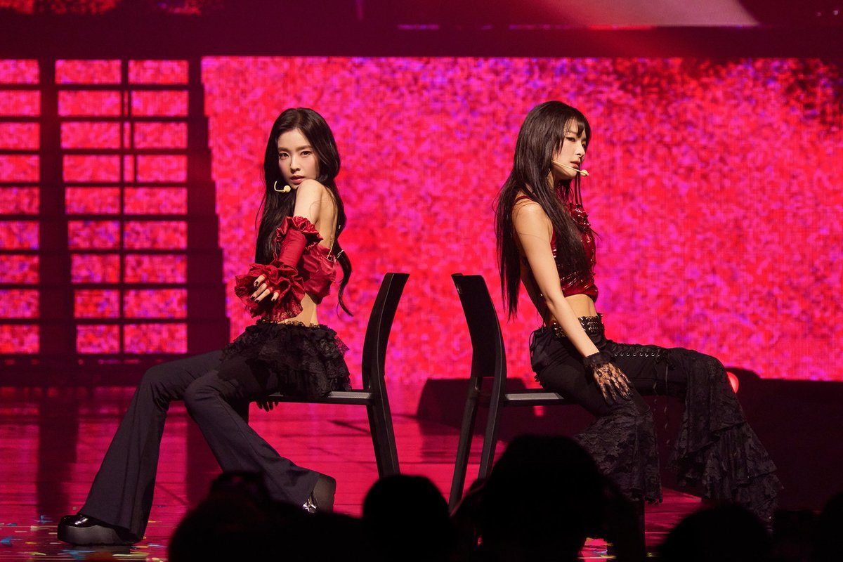 SMTOWNGLOBAL's tweet photo. 이것이 밸런스다! 레드벨벳-아이린&슬기, 첫 단독 콘서트 전석 매진 대성황
SM루키즈에서 솔로·유닛까지…아이린&슬기의 서사와 역량 총집약한 환상적 공연
실력+비주얼, 보컬+퍼포먼스, 재미+감동의 완벽 균형! 다음은 싱가포르다

https://t.co/O4hjAdmsGr

#RedVelvet_IRENE_SEULGI
#레드벨벳_아이린_슬기 
#IRENE #아이린 #SEULGI #슬기
#RedVelvet_IRENE_SEULGI_BALANCE
#RedVelvet_IRENE_SEULGI_CONCERT_TOUR #SEOUL