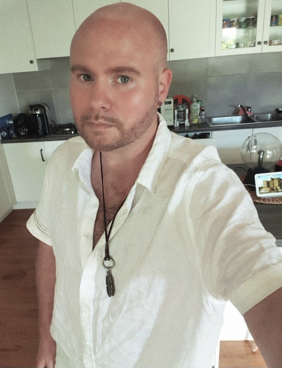 No sunnies selfie with a green filter for shits and giggles! ....ahhh Monday morning 😞😓😩