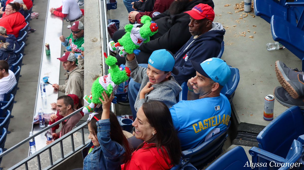 cwanger_alyssa's tweet image. Happy Father’s Day from today’s Phillies’ win at Citizens Bank Park! @Phillies @PhilliesCBP @PhilliesNation @6abcWeather @6abc @Brittany_Boyer @PaytonDomschke @visitphilly @discoverPHL @PhillyInquirer @PHLVisitorCntr @PhilliesBell @PhilsCharities @CanonUSA @PhiladelphiaGov