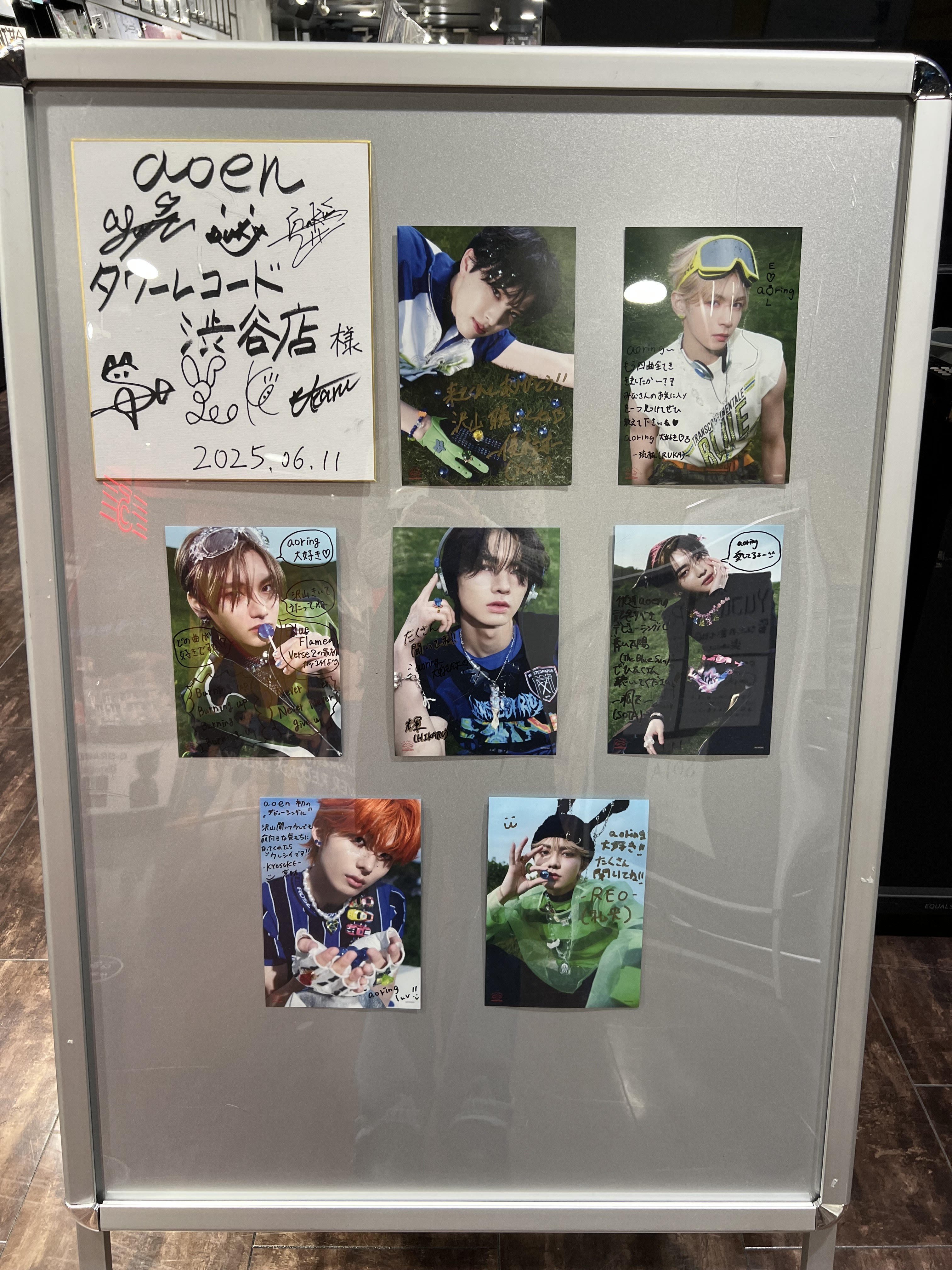 T*I様 aoen GAKU タワレコ サイン入りパネル aoen、渋谷のCDショップをサプライズ訪問！巨大パネルへ直筆