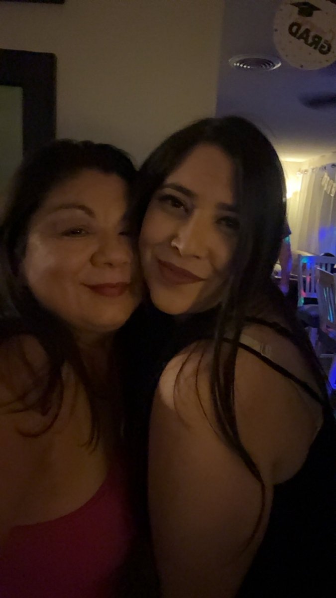 Angibee66's tweet photo. Cousin love 🥰 https://t.co/eVT6Ss5UNc