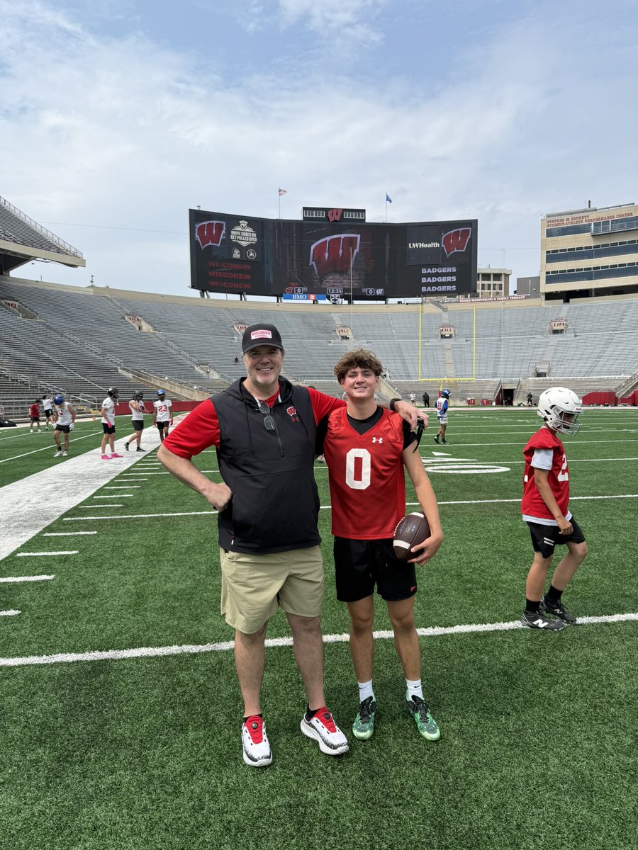 CadenJonesss1's tweet image. Had a great visit to Wisconsin! Big thanks to @CoachFick @CoachGuiton @coachgrimey @BadgerFootball @BadgerOfHonorFS @GregBiggins @ChadSimmons_ @BrandonHuffman @TheUCReport @adamgorney @BlairAngulo @QB_Coach_Porter