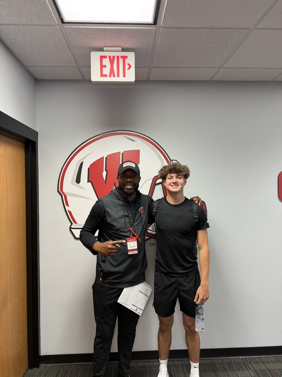 CadenJonesss1's tweet image. Had a great visit to Wisconsin! Big thanks to @CoachFick @CoachGuiton @coachgrimey @BadgerFootball @BadgerOfHonorFS @GregBiggins @ChadSimmons_ @BrandonHuffman @TheUCReport @adamgorney @BlairAngulo @QB_Coach_Porter