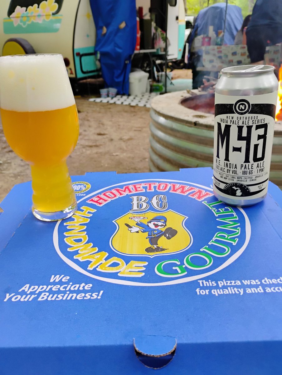 A couple of Michigan legends. <a href="/OldNationBrew/">Old Nation Brewing Co. 🍺</a> hazy M-43 and a #bcpizza