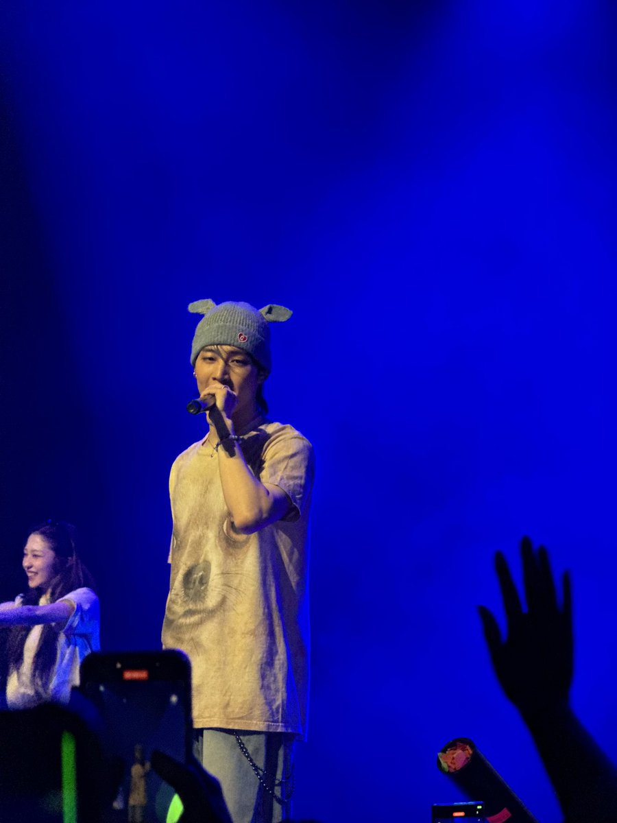 itssotherese's tweet photo. He really gave bestie energy for encore #JayB_TapeReLoad_TORONTO https://t.co/eai9vJoTlL