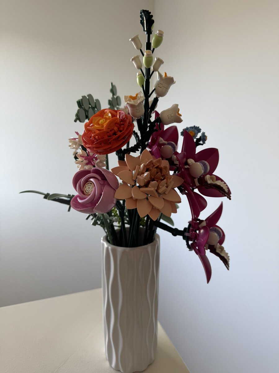 LEGO pretty pink flower bouquet + 4 dollar Daiso Vase. I think it displays great! #LEGO #legobotanicals