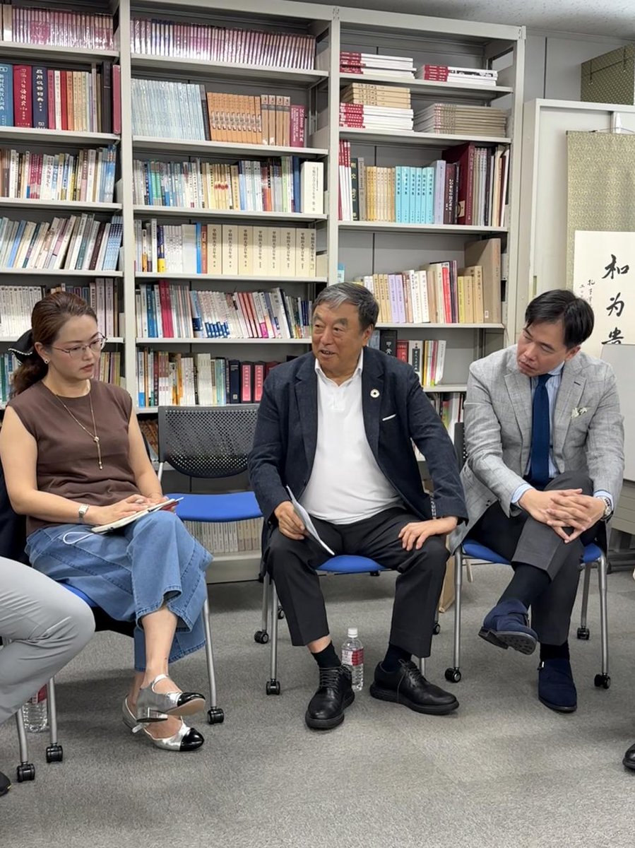 CASVI_SZ's tweet photo. 🎤 In-depth Exchange—Professor Jiang Zhengyin shared valuable insights on institutional, cultural, and corporate differences between China and Japan.

💦 🌏 After seven enriching days, the journey has come to a successful close. https://t.co/jUXGvrjrEP