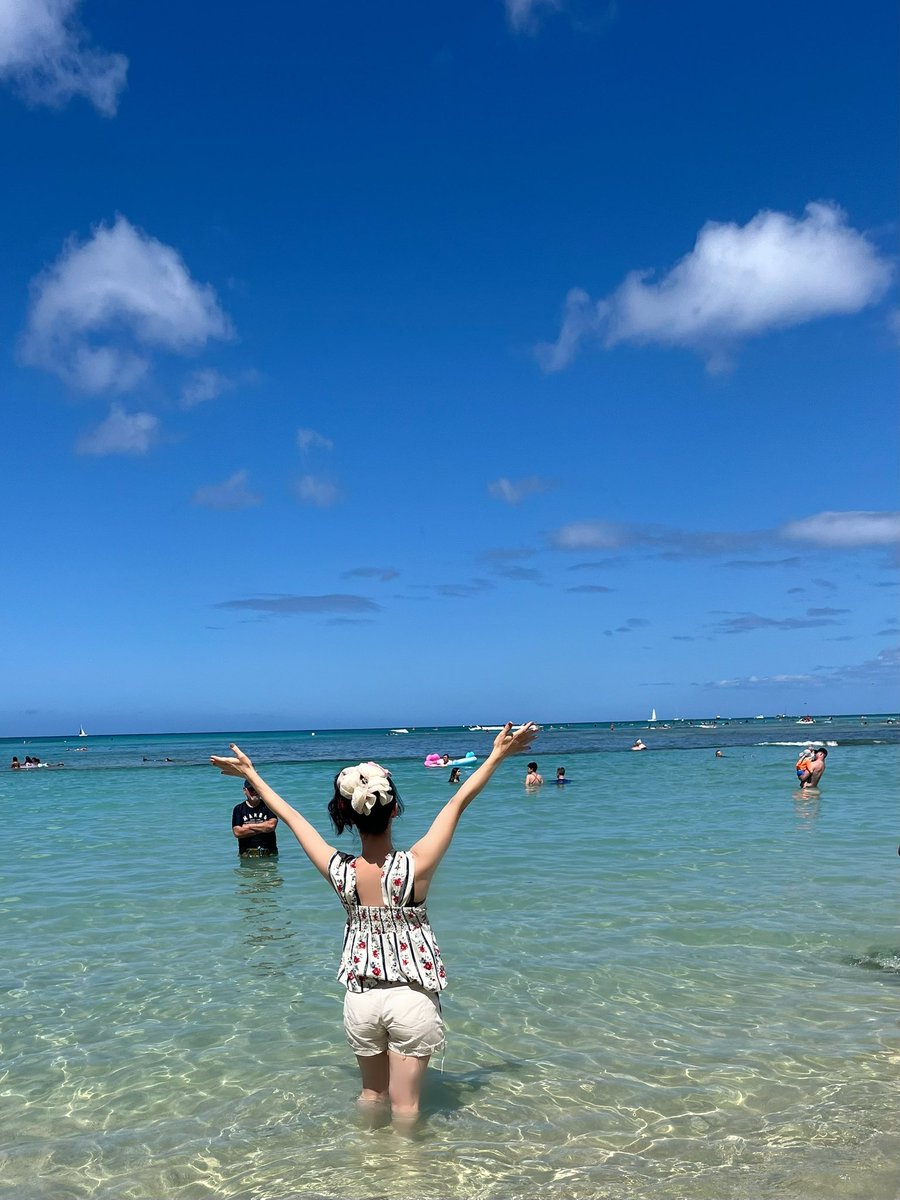 asumin_min0218's tweet image. おはようございます☺️

めちゃくちゃ海がキレイ♪
この景色をみたくてまたみんな来るんだろうなー🤔
そして波の音は癒される🌊

今日も楽しくいきましょ〜🎀

#アラフィフ女子
#ハワイ
#旅女