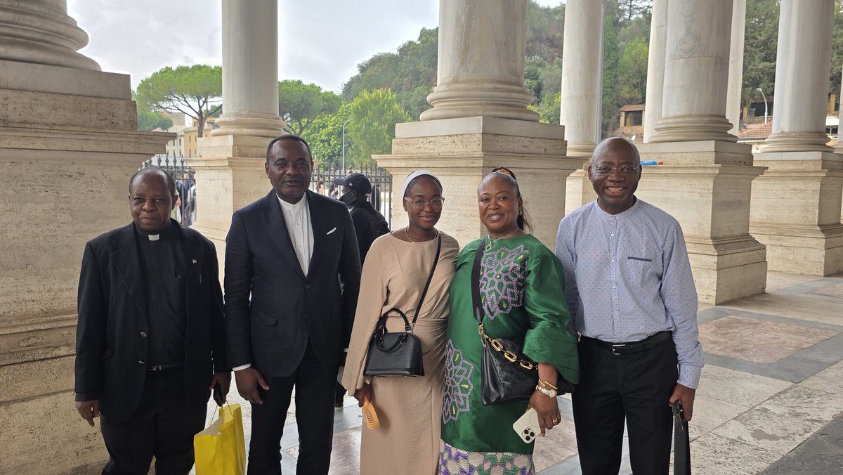 Jean-Pierre Bodjoko (@jpbodjoko) on Twitter photo 🚨🎯🇻🇦🇨🇩🎯🚨 #Vatican : En marge de la béatification du vénérable serviteur de Dieu Floribert Bwana Chui ! 🙏🕊️ #Béatification #Vatican #Foi #Église #ServiteurDeDieu #FloribertBwanaChui @dimension <a href="/JesuitesACE/">Jésuites ACE - Jesuítas ACE</a> 🚨🎯🇻🇦🇨🇩🎯🚨 #Vatican : En marge de la béatification du vénérable serviteur de Dieu Floribert Bwana Chui ! 🙏🕊️ #Béatification #Vatican #Foi #Église #ServiteurDeDieu #FloribertBwanaChui @dimension <a href="/JesuitesACE/">Jésuites ACE - Jesuítas ACE</a>