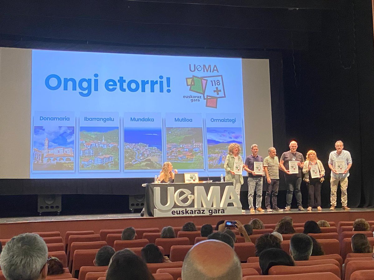 ehbilduazkoitia's tweet photo. Ekainak 14, UEMAko Batzar Nagusia Azkoitiko Baztartxo antzokian ospatu da.  Ainara Goenaga eta Asier Altuna bertan izan dira.

Euskararen aurkako oldarraldi judizialaren aurrean erantzun irmoa emateko konpromisoa berretsi nahi dugu. https://t.co/SLYce3iNm6
