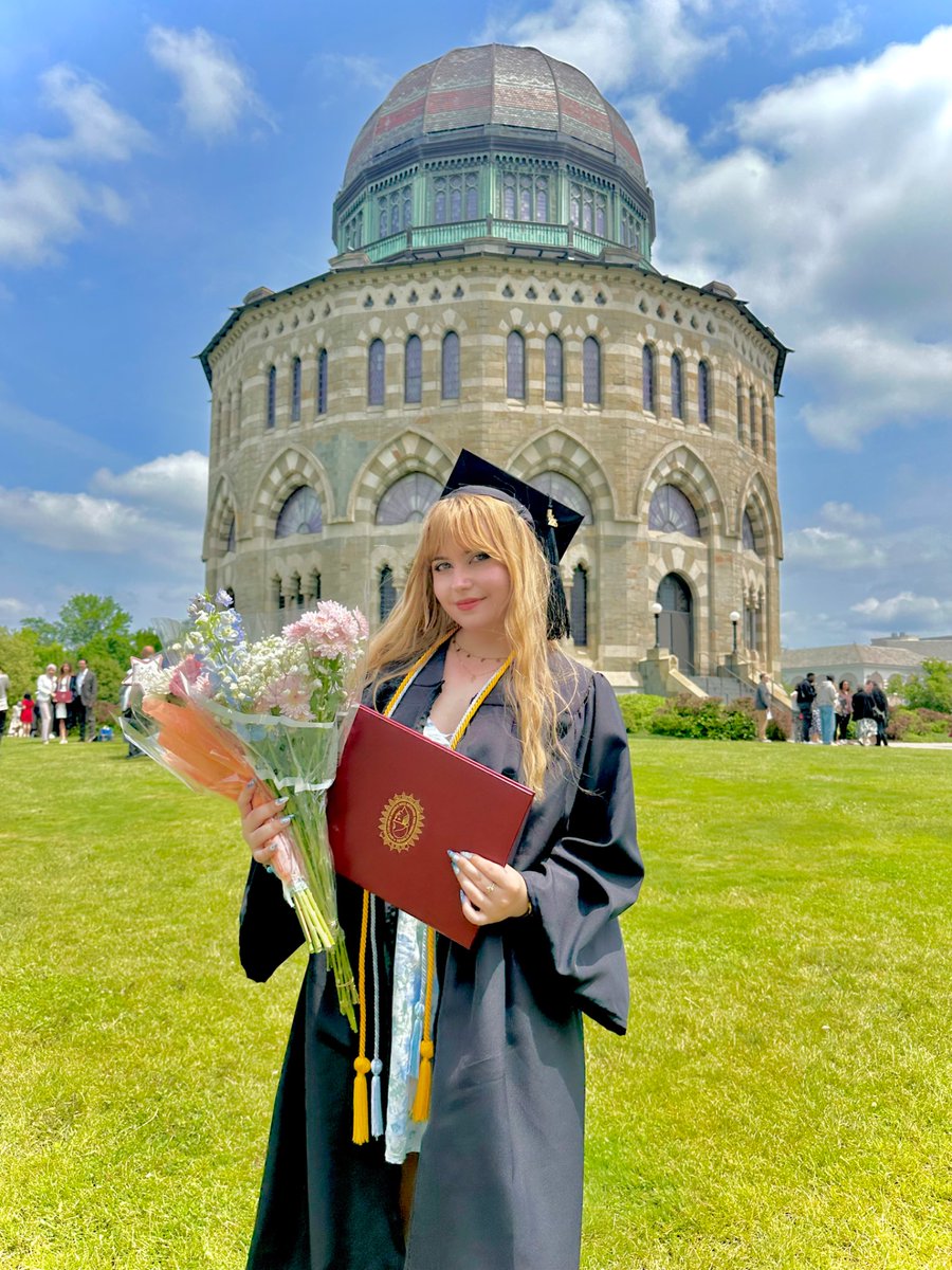 ethervic's tweet image. I graduated, I am officially a b.a. 😎

shoutout to twenty one pilots for this achievement 

#cliqueart #twentyonepilots #classof2025 #union2025