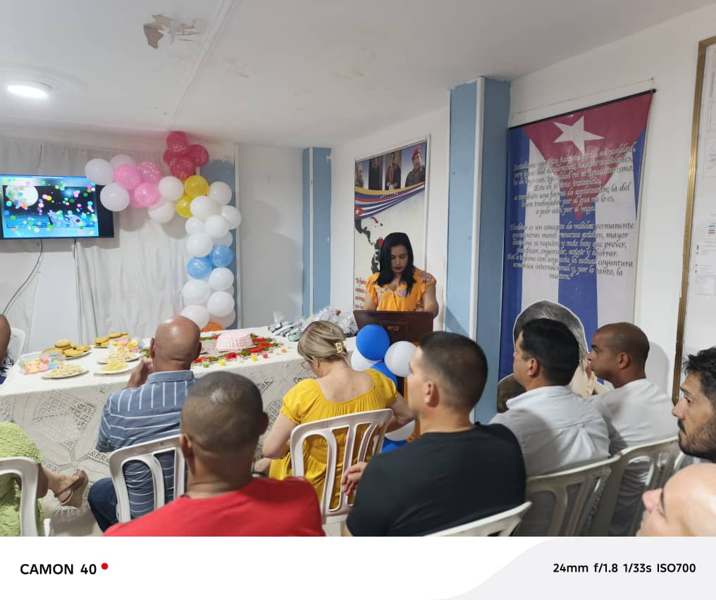 Un papá es el primer héroe de un niño y el primer amor de una niña, muchas felicidades para todos los padres, tíos, abuelos y para los que aún no lo son, pero algún día lo serán.
Se realiza en la coordinación del Estado Zulia, emotivo acto en honor a nuestros padres.
#CubaCoopera