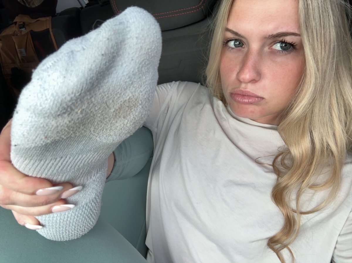 kenziegirrll's tweet image. Open wide sock boy