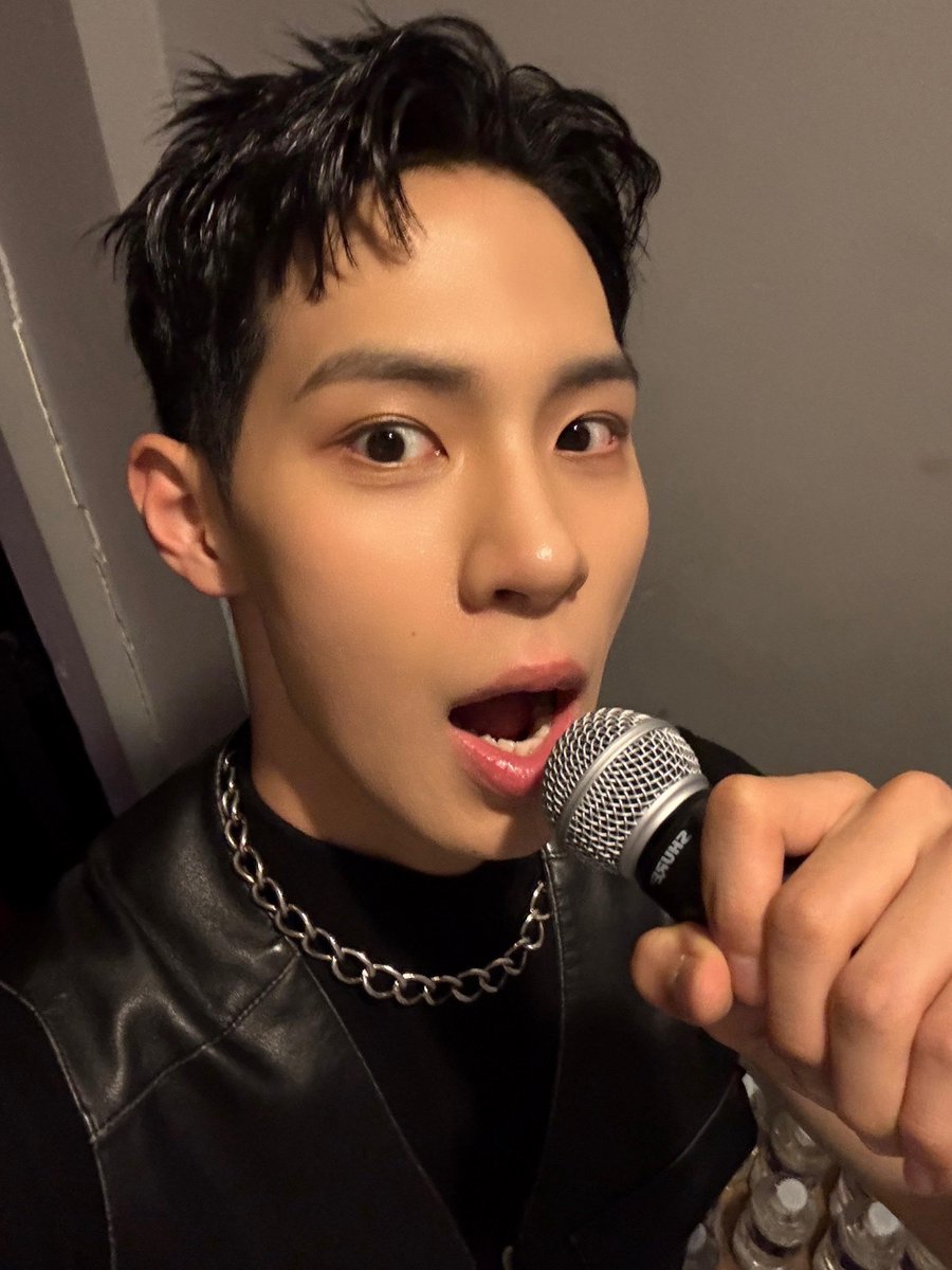 TIOT_NOW's tweet photo. [#건희]
Paris LOTI is crazy 😎
과분할 정도로 큰 에너지 받고 갑니다~
꼭 다시 한번 더 돌아오고 싶네요 🤙

#홍건희 #HONGKEONHEE
#TIOT #티아이오티 https://t.co/FmsjU1qBY2