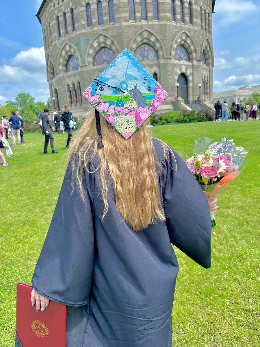 ethervic's tweet image. I graduated, I am officially a b.a. 😎

shoutout to twenty one pilots for this achievement 

#cliqueart #twentyonepilots #classof2025 #union2025