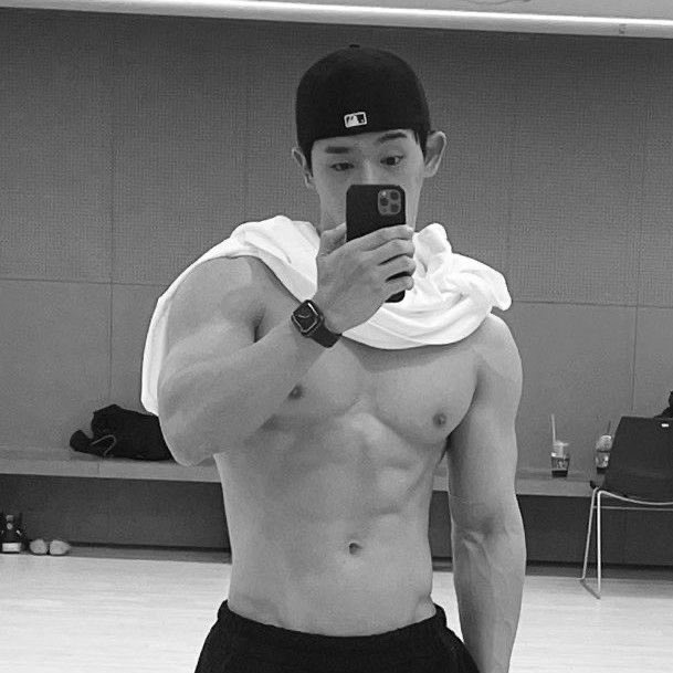 cheonkki's tweet photo. @official__wonho 
#wonho #wenee #wonhoarg https://t.co/4Ir2CIWOX4