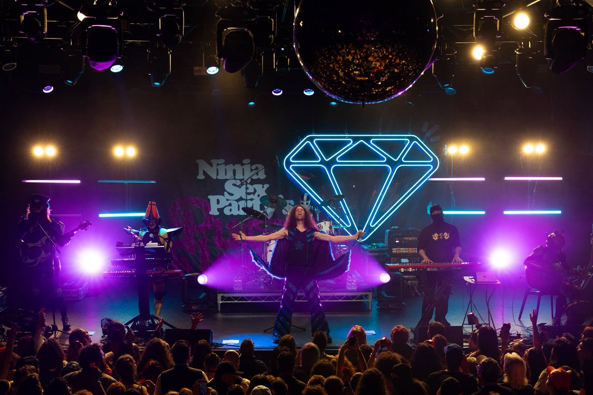 ninjasexparty's tweet image. LOS ANGELES KNOWS LUXURY!!! The swanky citizens of San Francisco, GET READY!