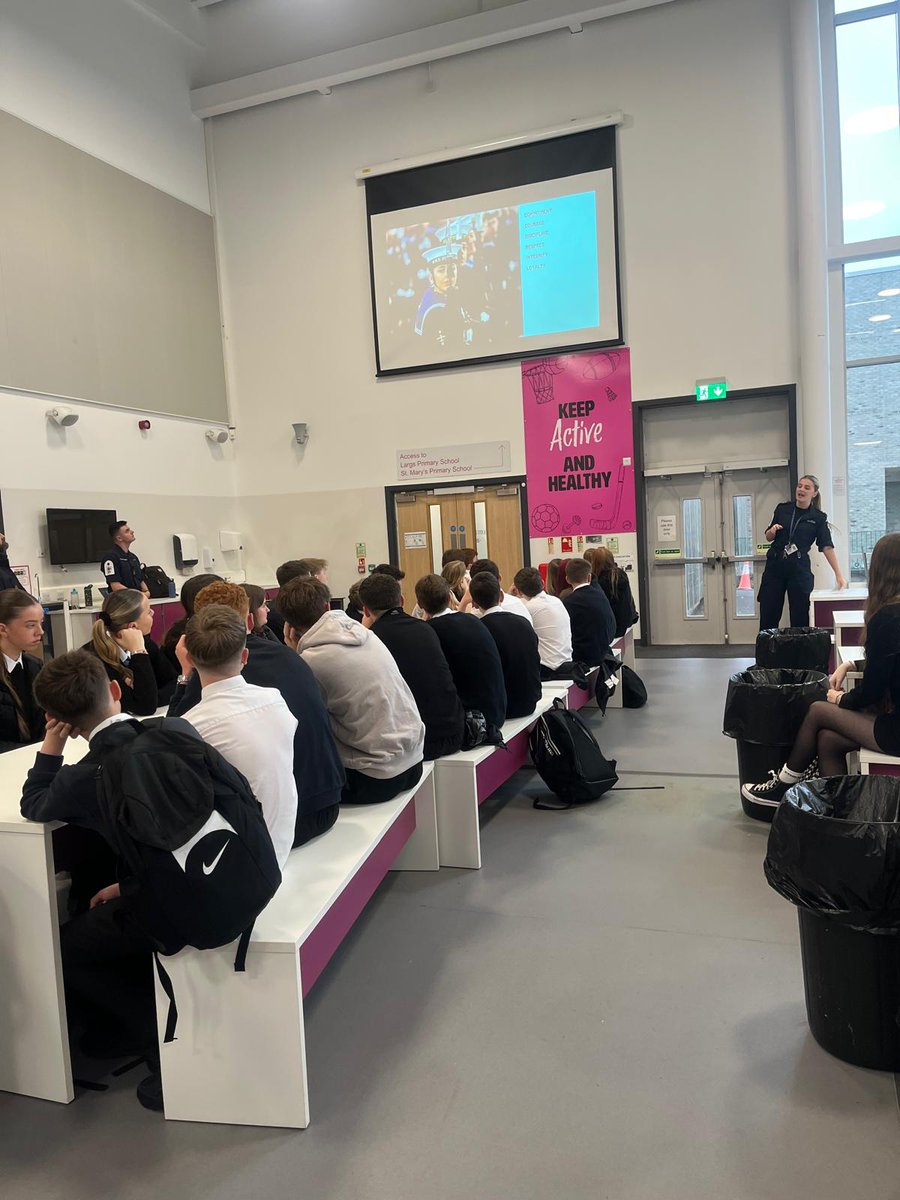 LanguagesLargs's tweet image. Thank you to @RNJobsUK  @RoyalNavy for visiting @LargsAcademy last week speaking to our senior linguists about career prospects in the Royal Navy focussing on languages, travelling, and cryptology. Great to hear how advantageous it is to study languages #dyw #careers #languages