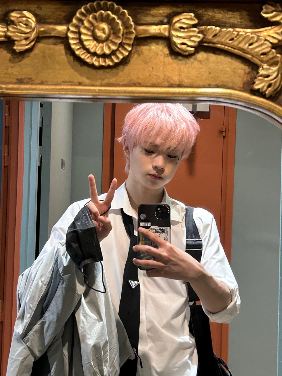 TIOT_NOW's tweet photo. [#예찬]
로티에게 에너지를 왕창 받은 프랑스 파리 콘서트!!🔥Je t'aime LOTI💕💕

#신예찬 #SHINYECHAN
#TIOT #티아이오티 https://t.co/43K9PS2ZCo