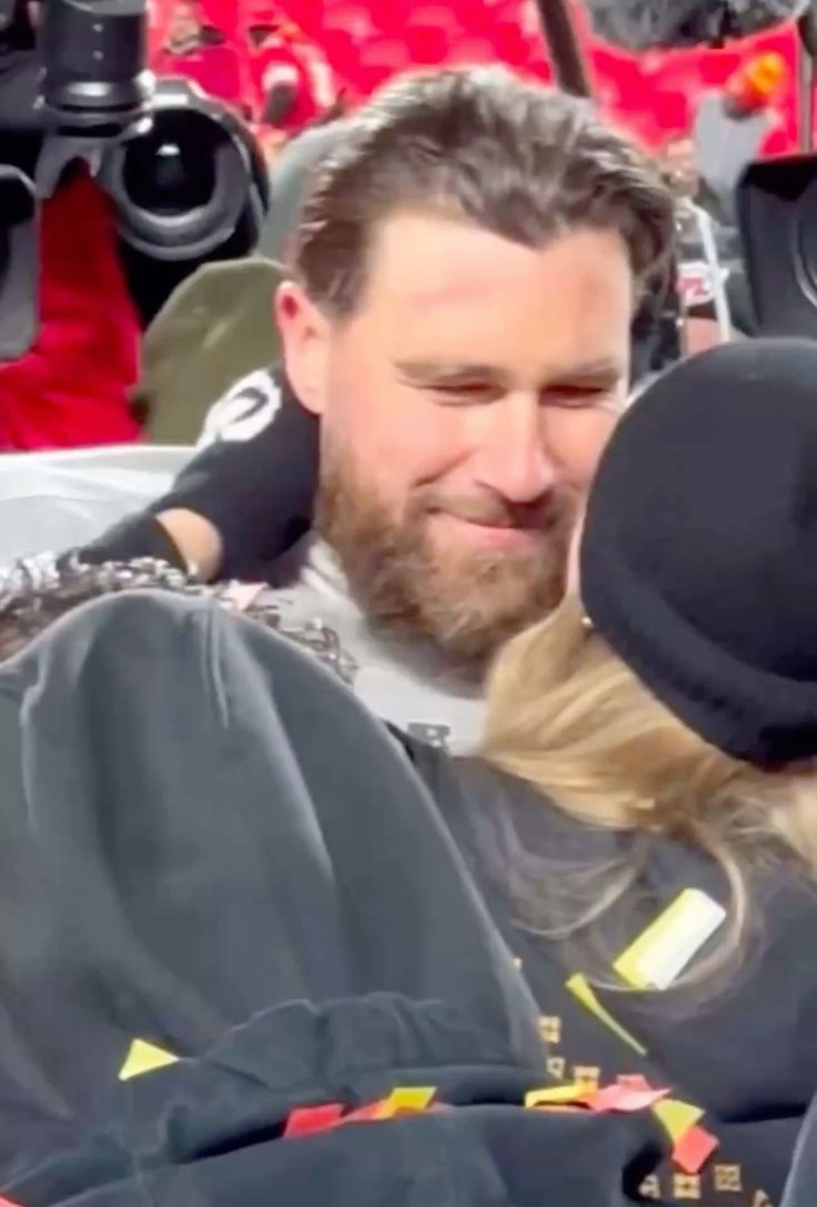 she's in love                &amp;                  he's in love