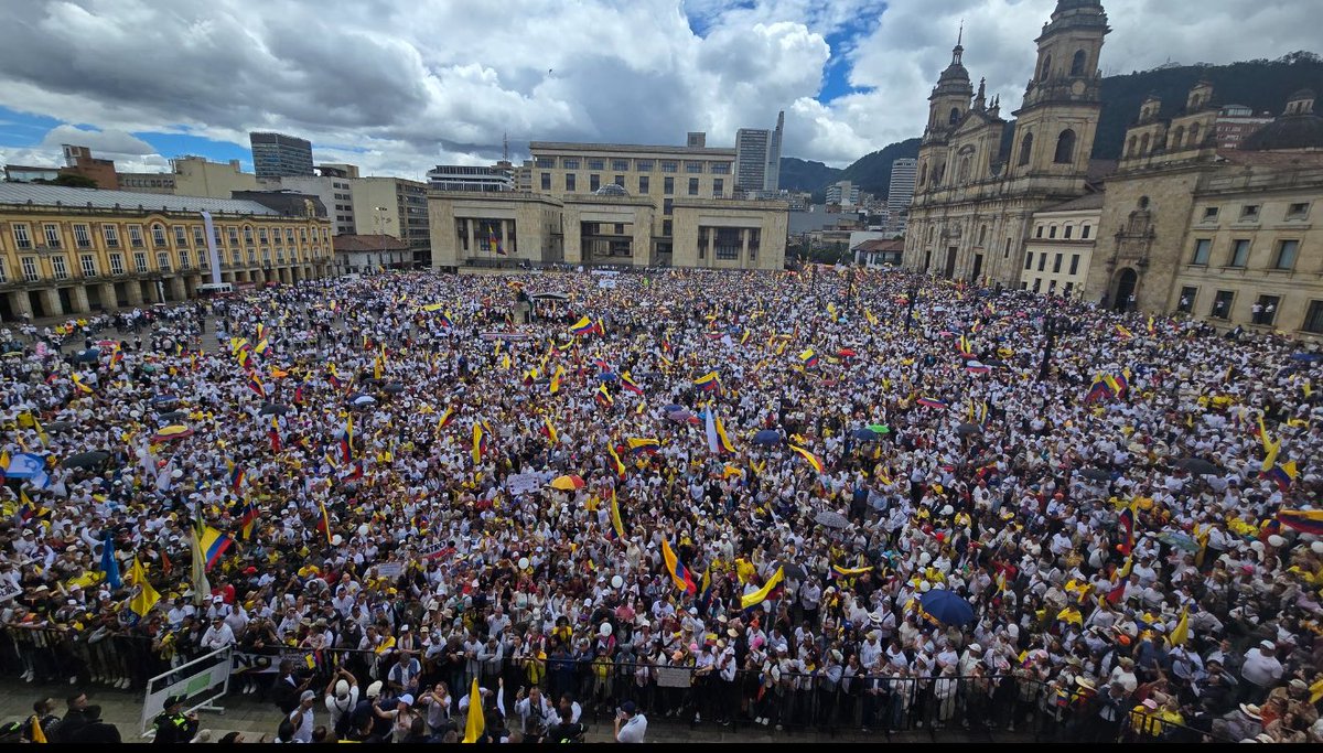 Feliz día del padre Miguel #FuerzaMiguel 
Feliz de ver esta defensa de país.