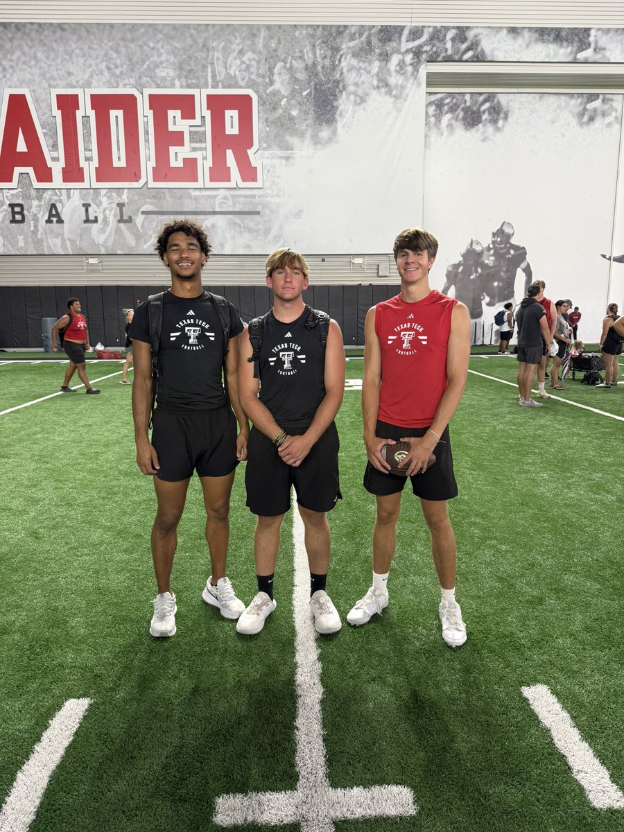 CT Buford (@ctbuford1) on Twitter photo Thank you <a href="/CoachMcBath/">Darcel McBath</a> <a href="/COACHJUICE_/">Justin Johnson</a> <a href="/coachahuff/">Antonio Huffman</a> for the camp and being able to compete <a href="/CoachEscobar45/">CoachEscobar🇺🇸🏈</a> <a href="/coachbval52/">Brian Valenzuela</a> #AGTG Thank you <a href="/CoachMcBath/">Darcel McBath</a> <a href="/COACHJUICE_/">Justin Johnson</a> <a href="/coachahuff/">Antonio Huffman</a> for the camp and being able to compete <a href="/CoachEscobar45/">CoachEscobar🇺🇸🏈</a> <a href="/coachbval52/">Brian Valenzuela</a> #AGTG