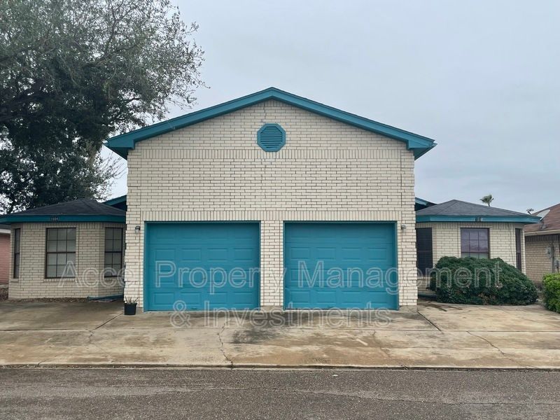 Water included + 50% off first month! 2 bedroom, 2 bathroom apartment w/ tile floors, kitchen appliances, and washer/dryer hookups. $745/mo—move in by June 30th. Request a Viewing for 1605 River Bend Dr buff.ly/ahydDNr