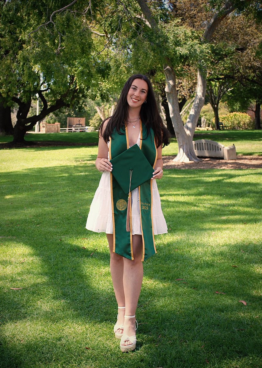doubledsdbs's tweet image. Wow 4 years flew by ! Thank you to all the Professors, Coaches,Teachers,Counselors,Admin,family and friends that helped along the way !