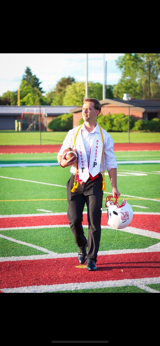 doubledsdbs's tweet image. Wow 4 years flew by ! Thank you to all the Professors, Coaches,Teachers,Counselors,Admin,family and friends that helped along the way !
