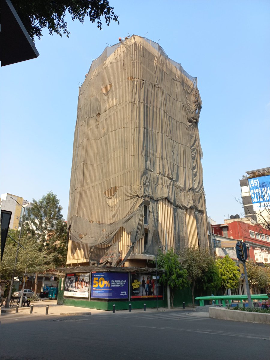 LaColoniaJuarez's tweet photo. ¡ATENCIÓN!
Vecinos reportan hundimiento sobre carpeta asfáltica de Av. Chapultepec esquina con Niza en #ColoniaJuarez al parecer ocasionado por la construcción de este edificio.
Por favor, urge acuda @SGIRPC_CDMX @OVIALCDMX @SOBSECDMX a revisar el tema porque podría tratarse de + https://t.co/LaXJRiAwec