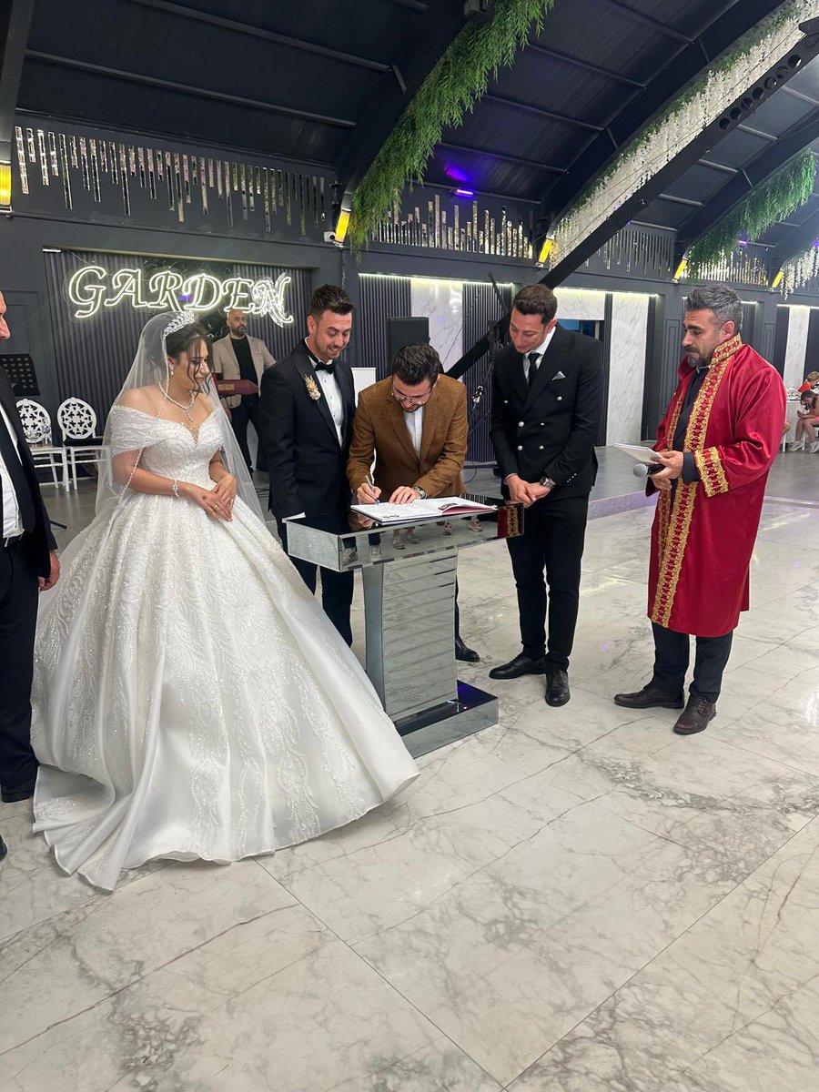 İl Başkanımız Hüseyin Okandan Kılçadır ve Büyükateş ailelerinin düğün merasimine katıldı.

Genç çiftimize ömür boyu mutluluklar diliyoruz.