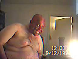 clownbarf's tweet image. Next they should grease Arye up and make him paint his entire head red #fishtanklive