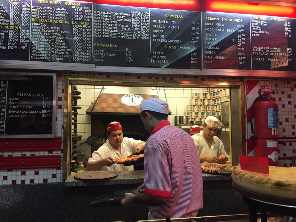 <a href="/jultarres/">Julieta Tarrés</a> Julieta, son precios ridículos. Jamás fue tan cara la pizza en Argentina. Dobla o triplica los precios de Italia, España o Francia. Aquí te posteo foto de un equivalente, Guerrín, del 8 de septiembre de 2015. Eran 15 pesos la porción, equivalentes a 93 centavos de USD. Los 3500