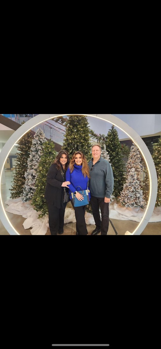JenniferMlott's tweet image. Happy Fathers Day to my amazing Dad. Dad thank you for being the best dad a daughter could ask for. You always make me smile and make me laugh when I need it most. You always support me and my dreams and you’re always there for me. I love you so much Dad. Happy Father’s Day!