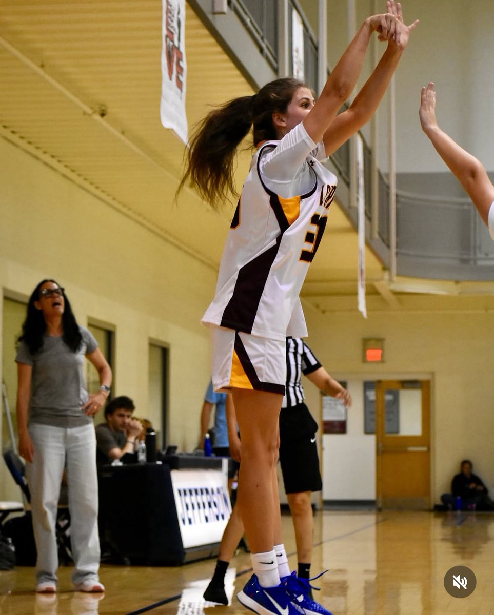 amandaeggers7's tweet photo. What a great weekend at @phillygirlslive So proud of my team 🤩 @gcladyramsbball https://t.co/YrN7fjd5Xl