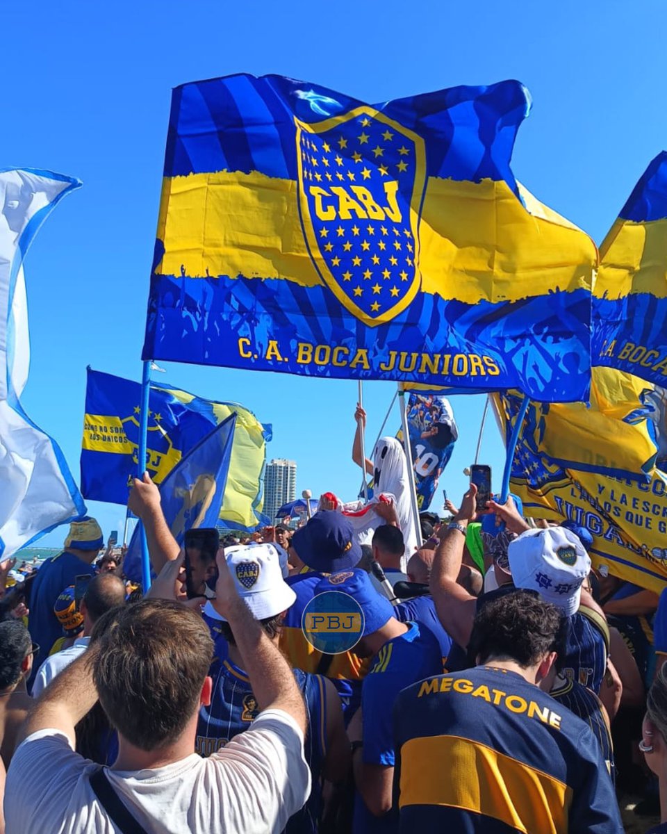 Más miro, más me emociono. El mundo habla de nuestra hinchada. La gente de Boca lo hizo otra vez. Miami, azul y amarillo. No hay fronteras para tanta pasión. 

A quienes nos representan, por favor, jueguen por quienes se gastan hasta el último peso para no dejarlos solos.