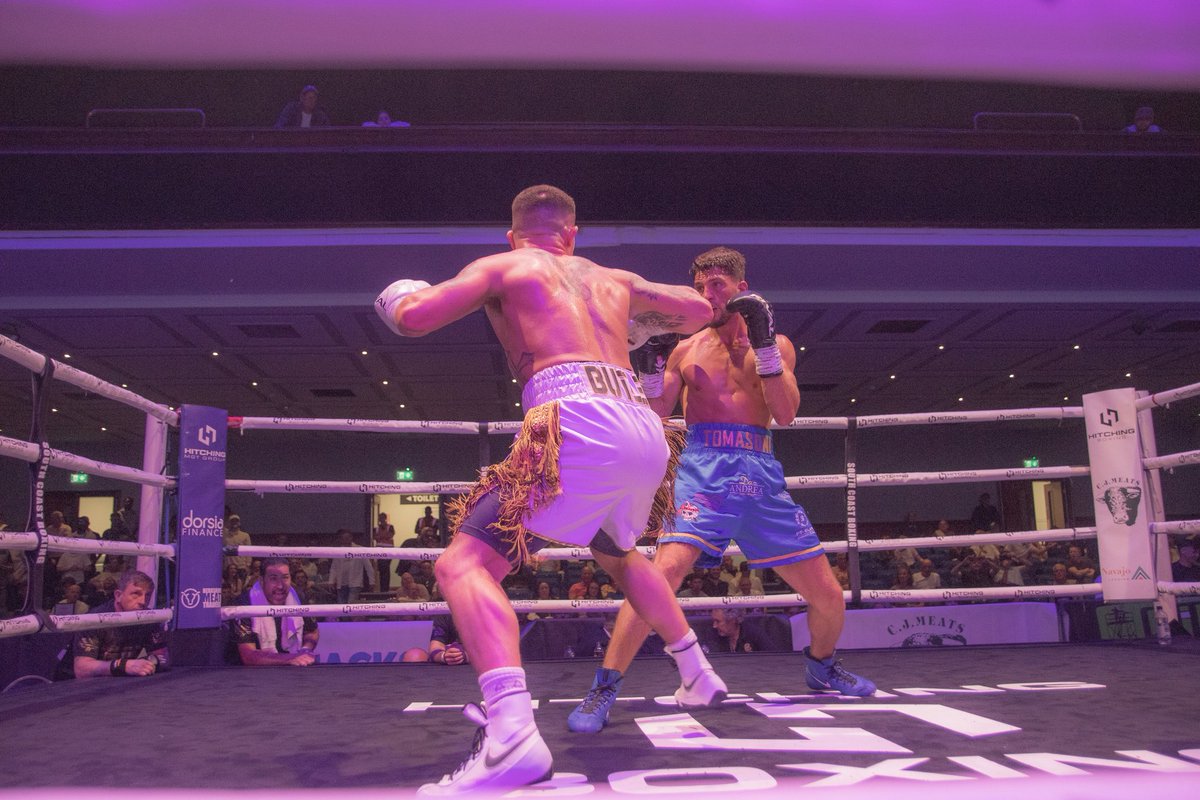 Hitching Boxing. tweet media