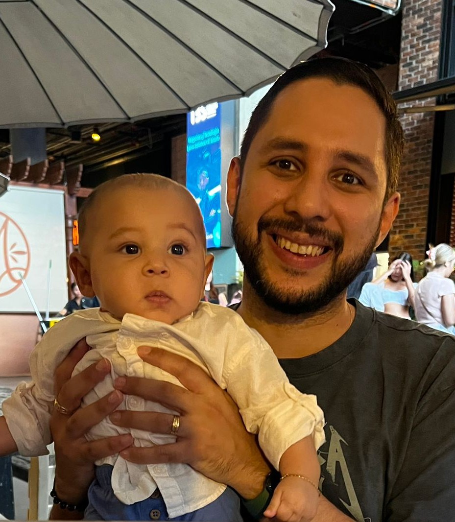 maca_moal's tweet photo. Feliz día del padre a un papá sin igual. Te amamos eres la luz de nuestro hogar, tu dulzura y dedicación no tienen límites. Que Dios guíe tu vida y siempre sea inspiración para nuestro hijo. @JesusTweets_21 https://t.co/oSuRCZuHgd
