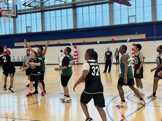 MaryDavisSO's tweet image. Had an amazing time at the Unified Basketball event at @QC_News this weekend! Over 250 @SpecialOlympics athletes from 40 schools came together for a day of sports and inclusion. Great to be there with new board member Joni Bessler! #UnifiedSports #ChooseToInclude