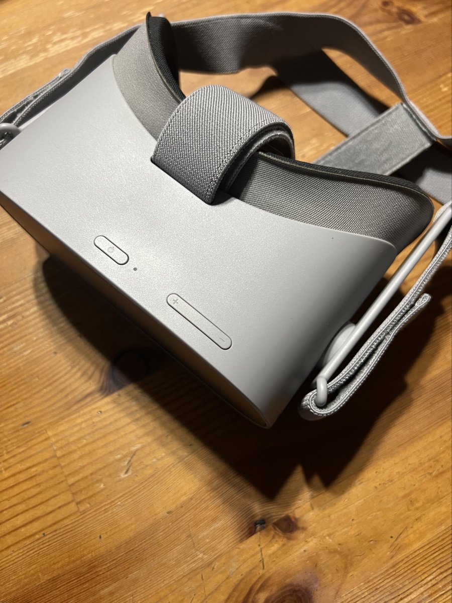 r_a_ian_008's tweet image. 5000円で買ったOculusGo使えた
サービス終了してるからちょっと大変だった
このあと、ラズパイの映像をunityか普通にミラーリングで移す計画
 #oculusgo