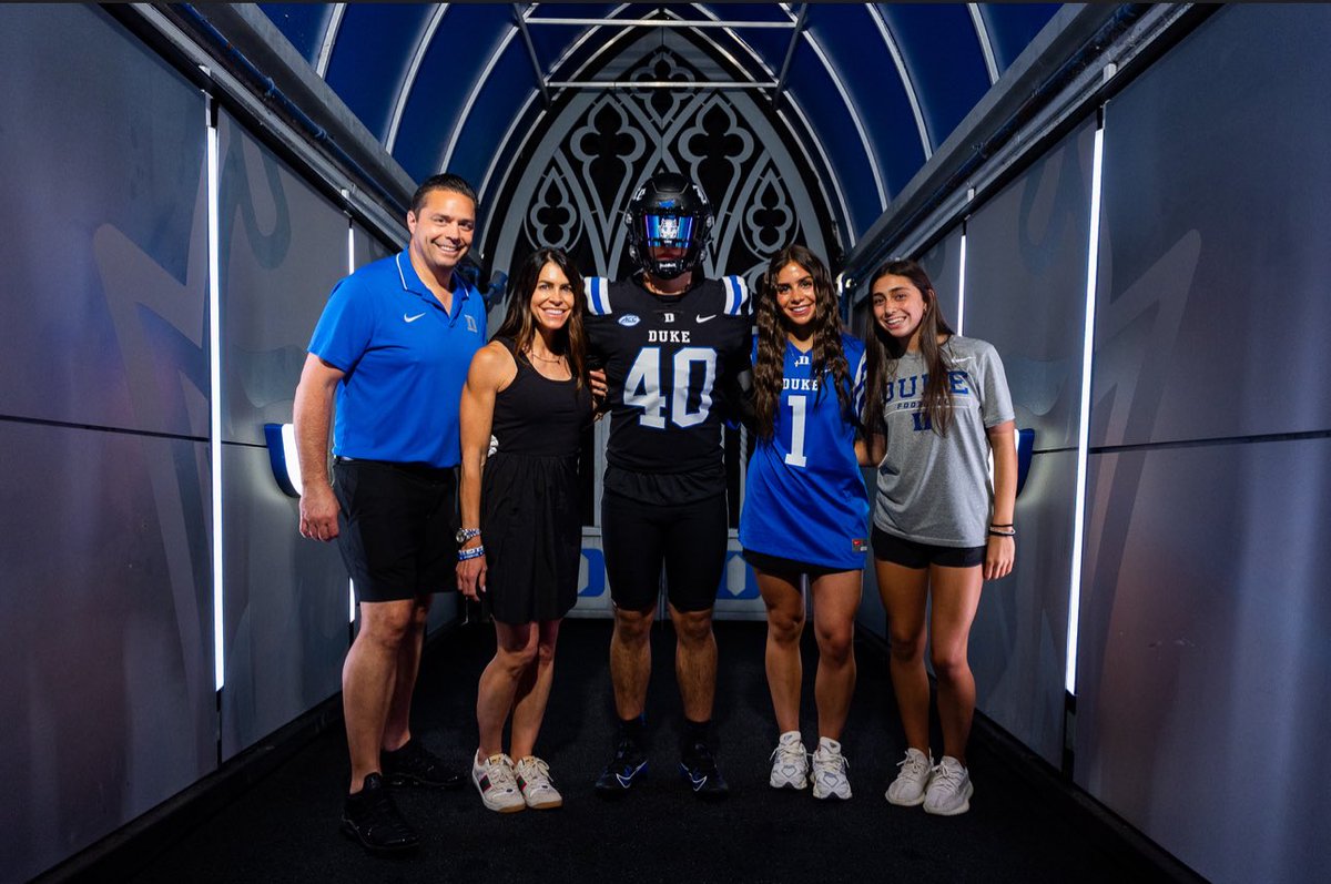 GattenAaron's tweet image. @DukeFOOTBALL! All I can say is WOW

MASSIVE Shoutout to👇🏼@Coach_MannyDiaz @CoachPatke @coachRickLyster @Coach_Barlow @Zerbe_Duke @CoachJMGarrett @Coach_DFeeley @GinfanteMT @Colsen_Gatten