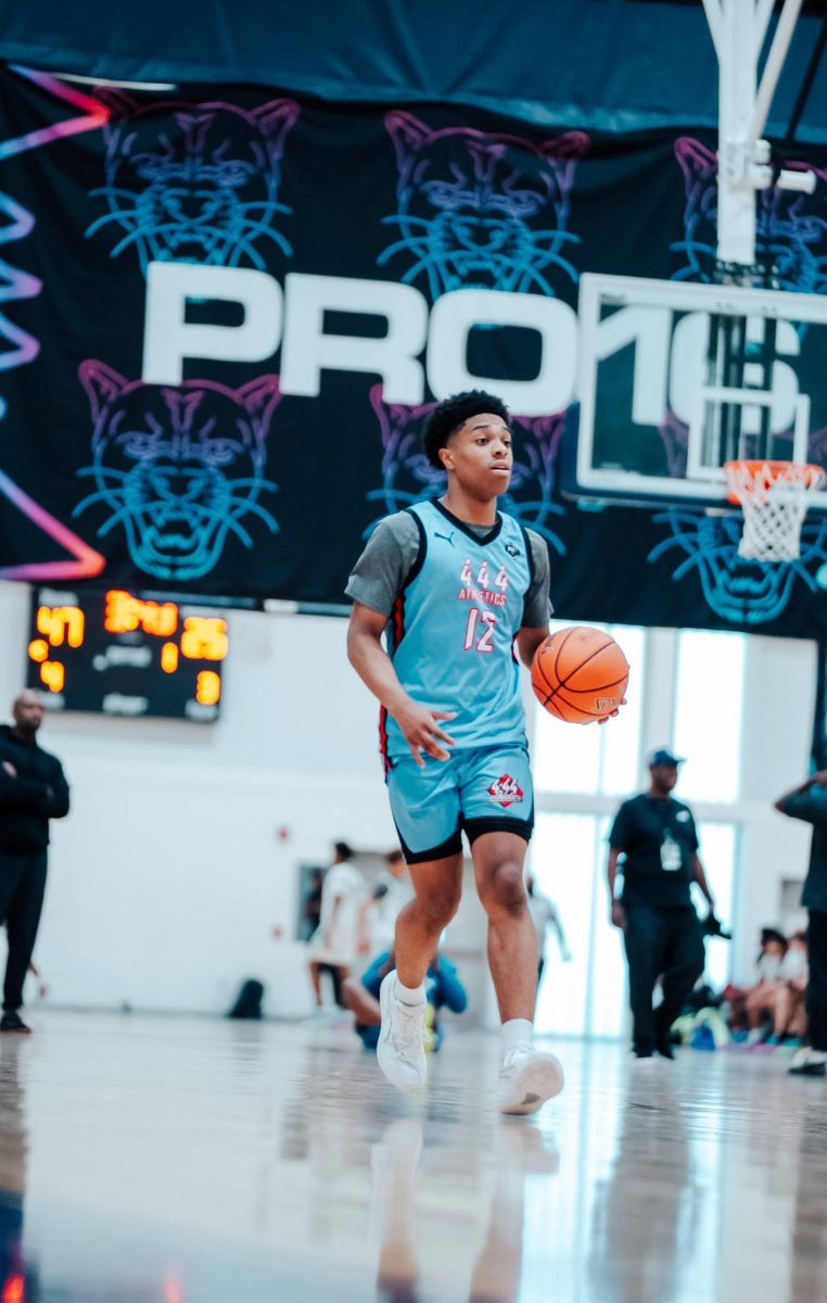 🚨Coaches‼️
Micah Goodlow c/o 2027
Christ School Nc 
5’11 Guard
Ways to contact me 
📲-404-578-5420
Instagram- _micahh2