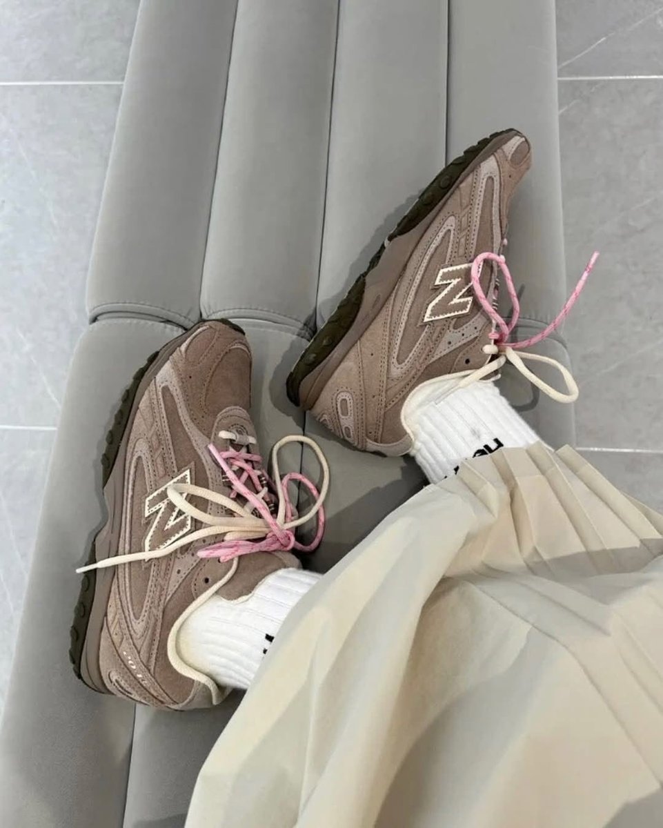 JustFreshKicks's tweet photo. New Balance 204L Suede (2025) https://t.co/oNH6rGG9c0