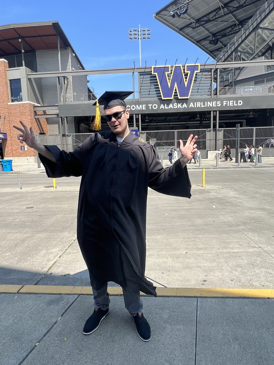 yesyulz's tweet photo. Congratulations, Kyle!!!!! #UWBgrad25 https://t.co/4Yx9mySmND