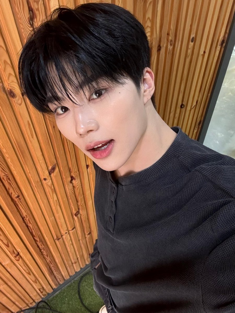 너 진짜 잘생겼다
