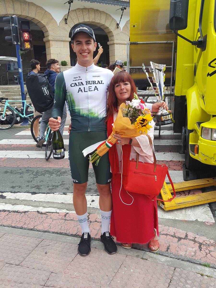 Mertxe Labrador (@mertxe_beriain) on Twitter photo Descalzando el domingo con el ganador y segundo cajón
XIII Gran Premio Mungia-Memorial Sagasti .<a href="/urko_vidal/">Urko Vidal</a> <a href="/EiserHirumet/">Eiser Hirumet Team</a> 💪🏾🚴🏿♂️🏆😗 y <a href="/IkerVillarr/">Iker Villar</a> <a href="/FilialCajaRural/">Caja Rural-Alea</a> 💪🏾🚴🏿♂️🥈😗 #MemorialSagasti
#Mungia . Gabon💜 Descalzando el domingo con el ganador y segundo cajón
XIII Gran Premio Mungia-Memorial Sagasti .<a href="/urko_vidal/">Urko Vidal</a> <a href="/EiserHirumet/">Eiser Hirumet Team</a> 💪🏾🚴🏿♂️🏆😗 y <a href="/IkerVillarr/">Iker Villar</a> <a href="/FilialCajaRural/">Caja Rural-Alea</a> 💪🏾🚴🏿♂️🥈😗 #MemorialSagasti
#Mungia . Gabon💜